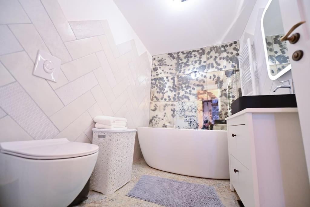 The Oracle Downtown Apartment *